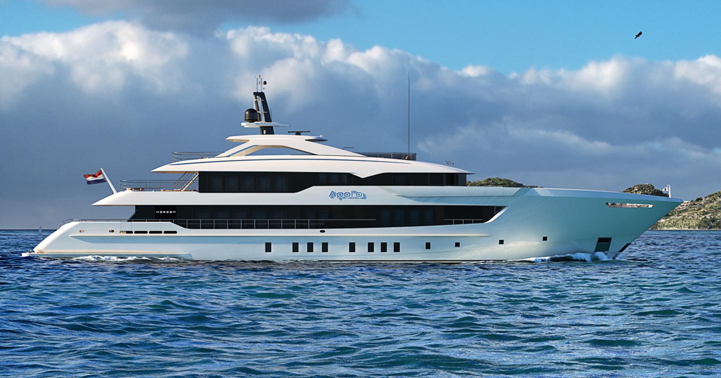 Superyacht Iris Blue under way 
