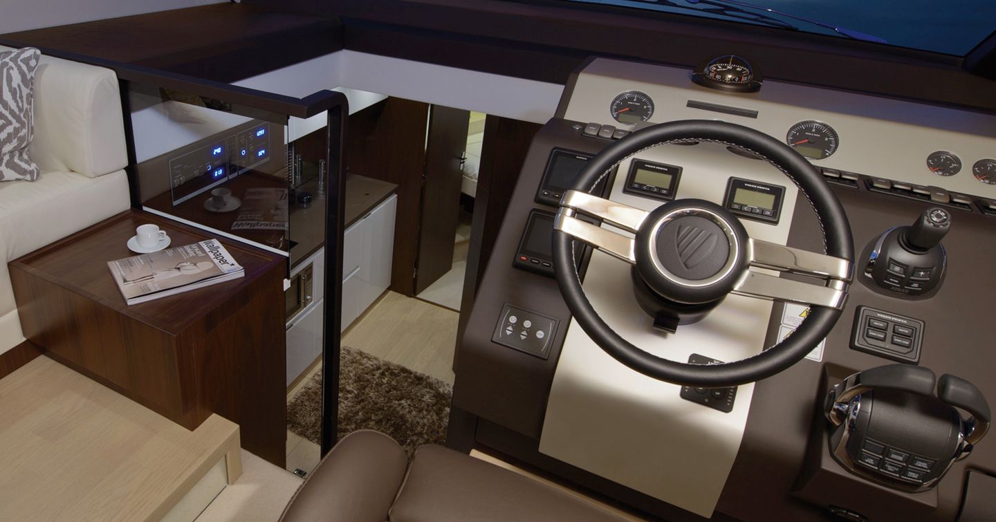 Fairline Squadron 50 lower helm