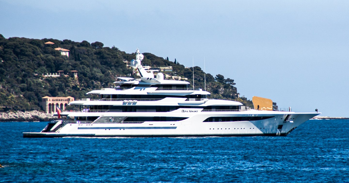 Feadship Superyacht Royal Romance under way 