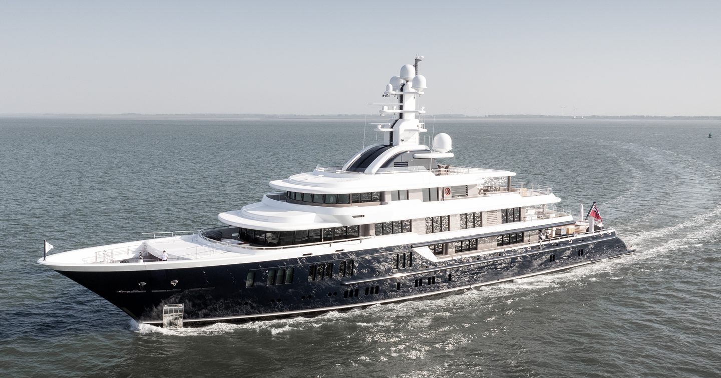 Superyacht Moonstone under way