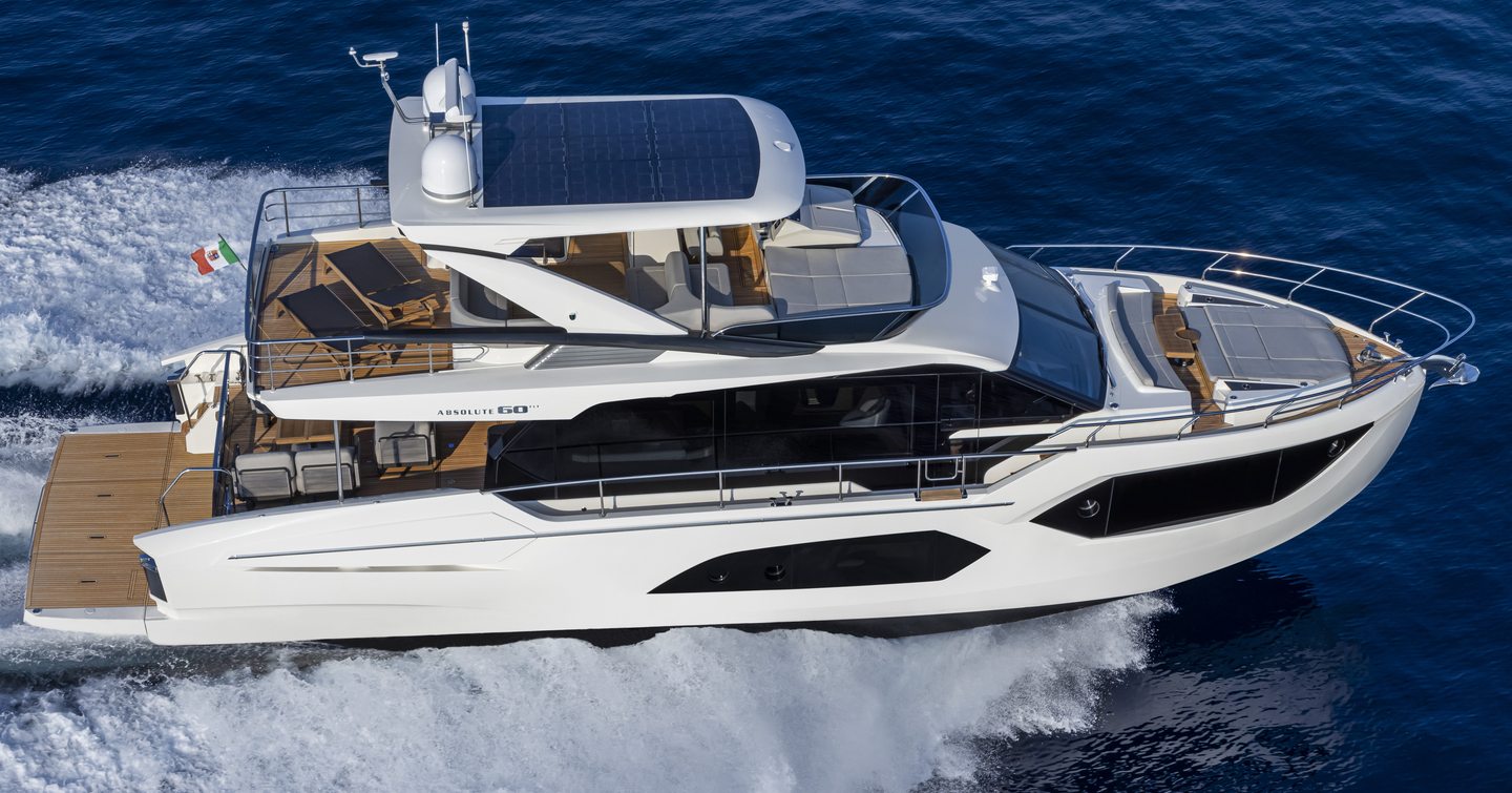 Absolute 60 FLY motor yacht under way