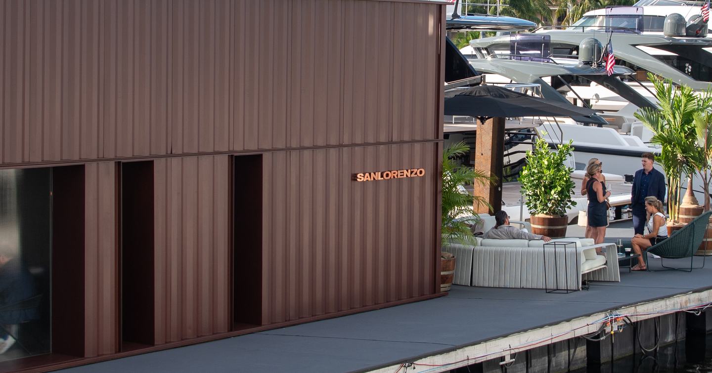 Sanlorenzo at yacht show 