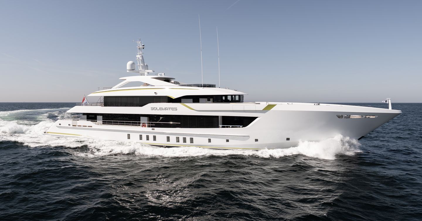 Superyacht Solemates under way