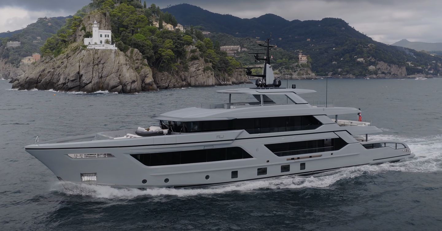 Explorer yacht RJ under way 