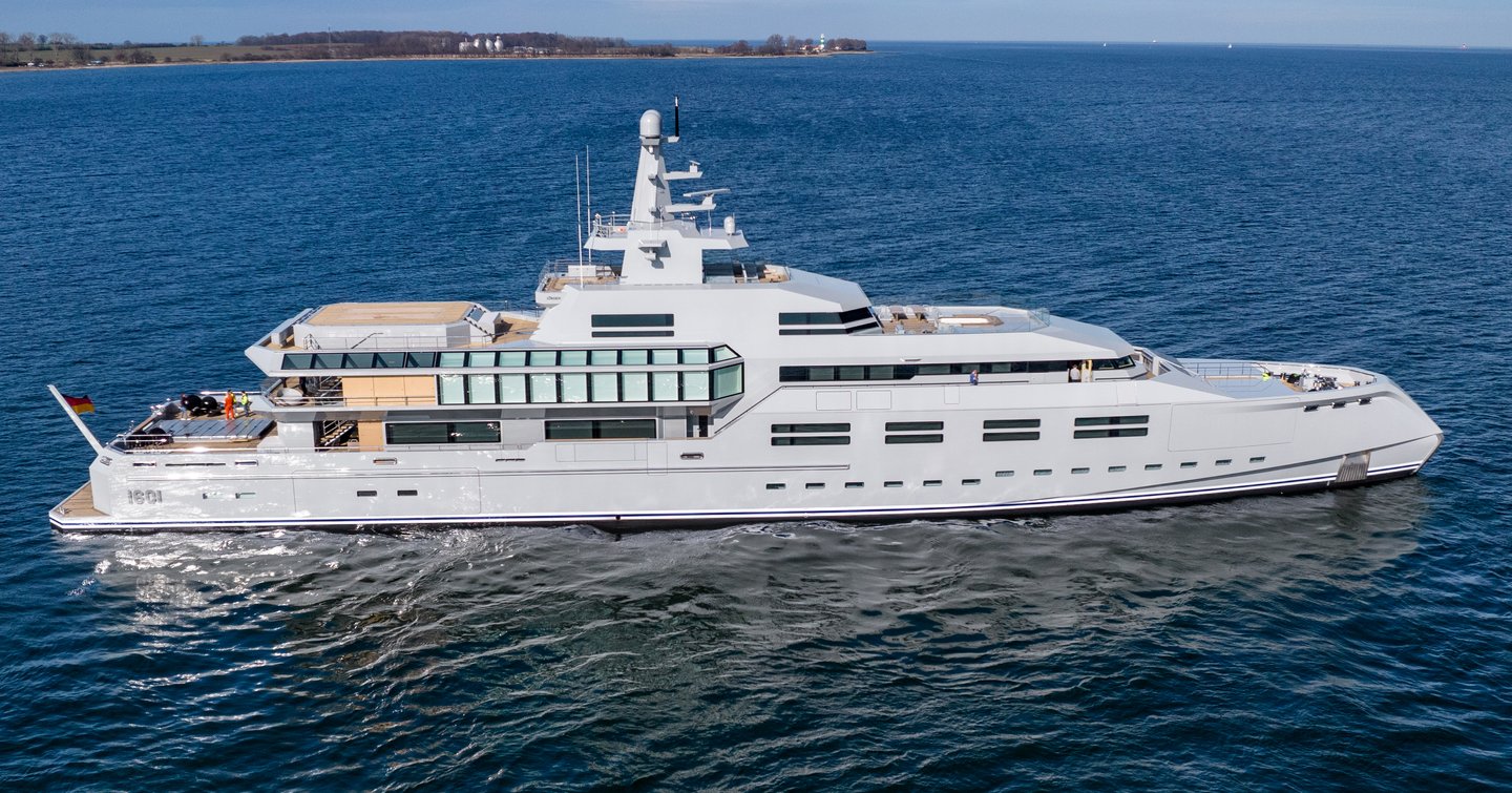 Superyacht Norn at anchor 