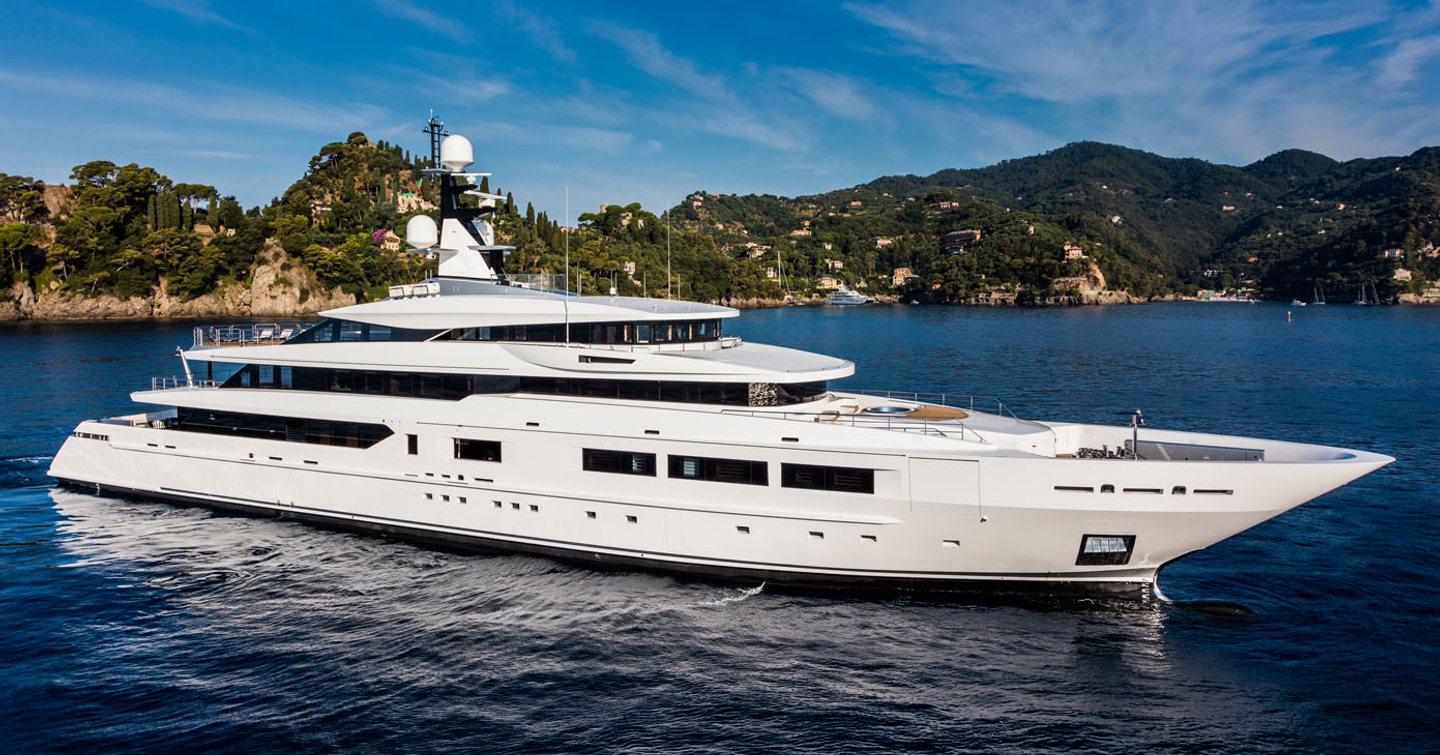 Tankoa superyacht SUERTE on water