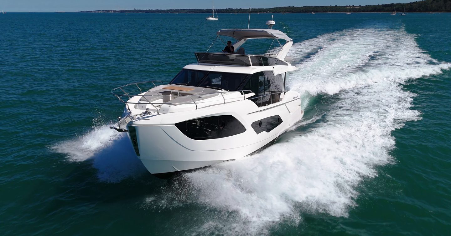 Absolute-47-FLY-Review-running-close