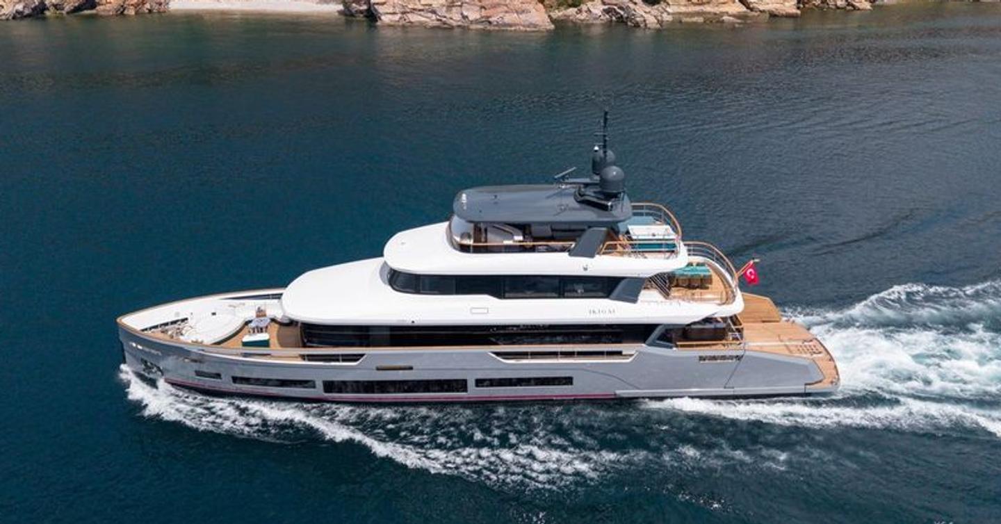 Sirena 118 Superyacht IKIGAI under way 