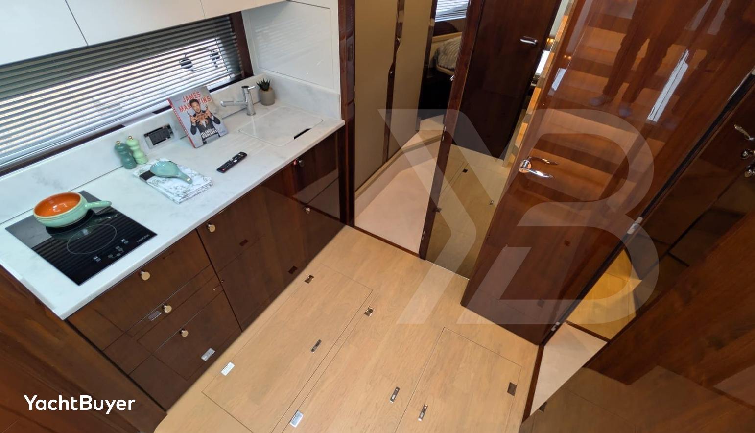 Tender Garage & Hi/Lo Swimplatform