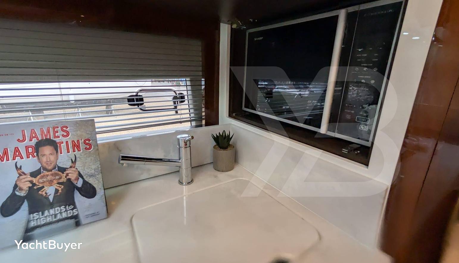 Tender Garage & Hi/Lo Swimplatform