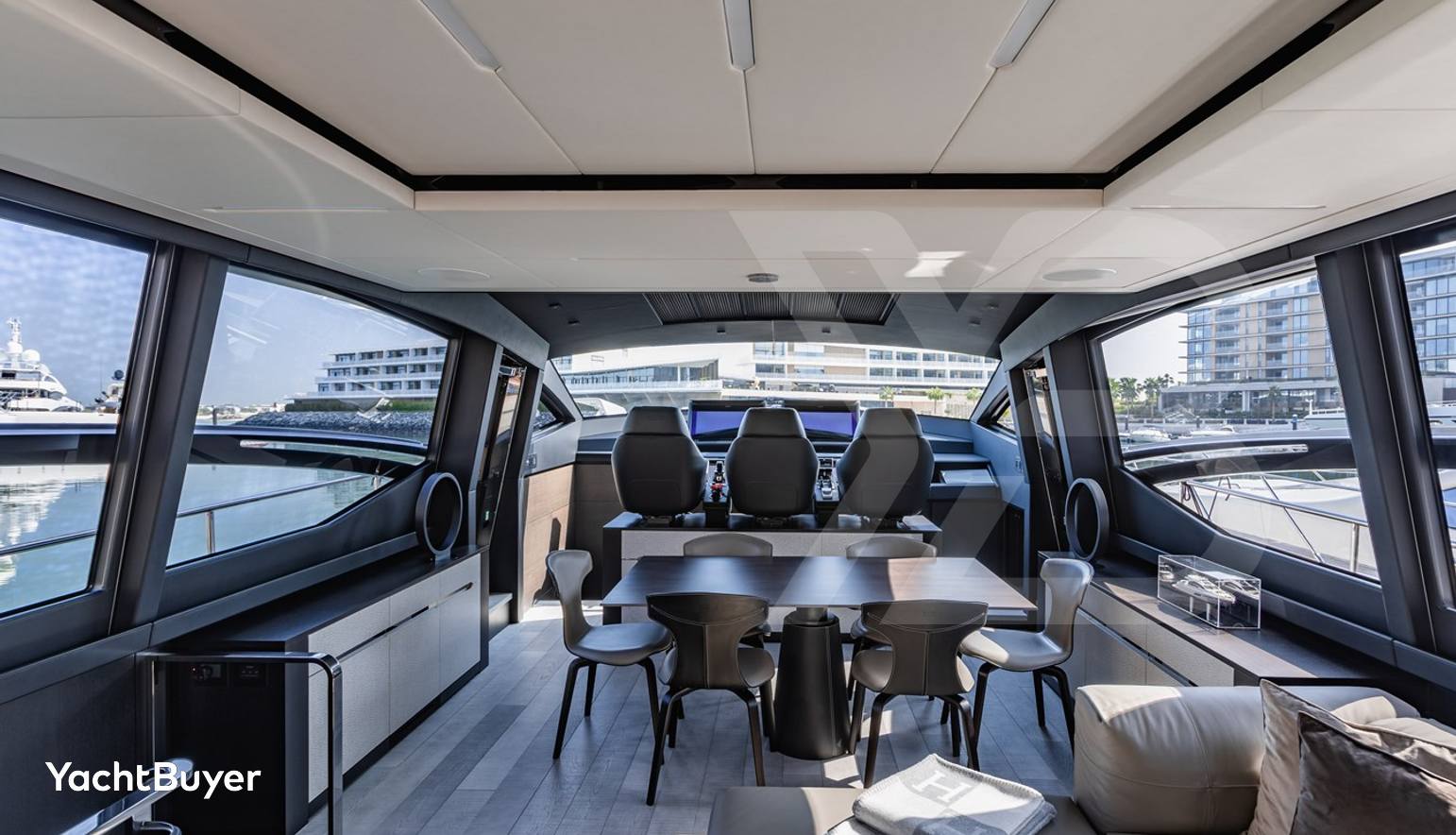 2021 PERSHING 8X