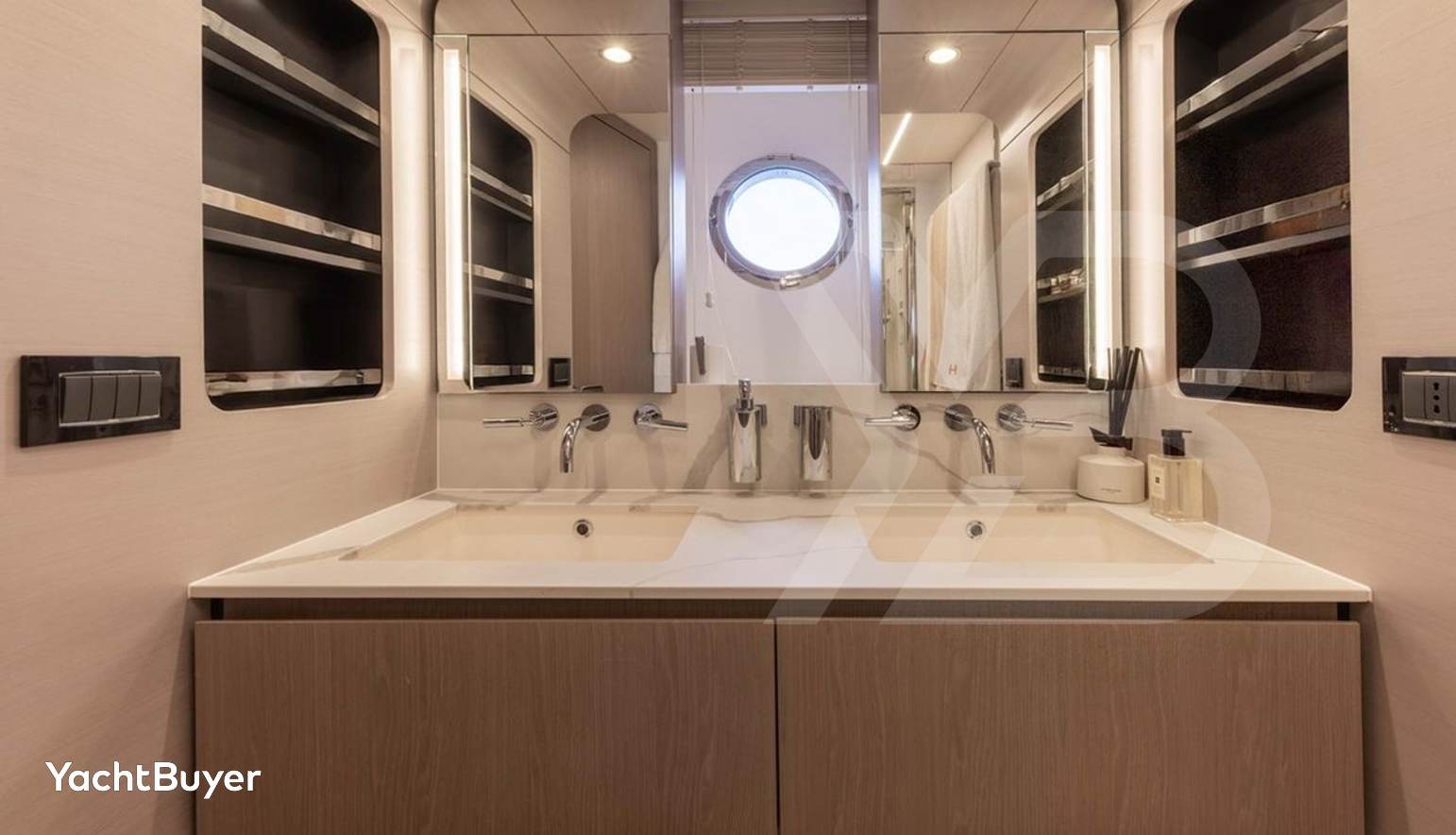 BELLA KATRIN - AZIMUT 72