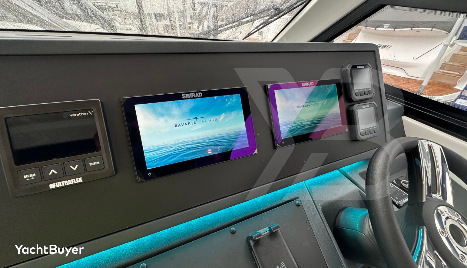 Bavaria Vida 33 Hard Top Layout 2