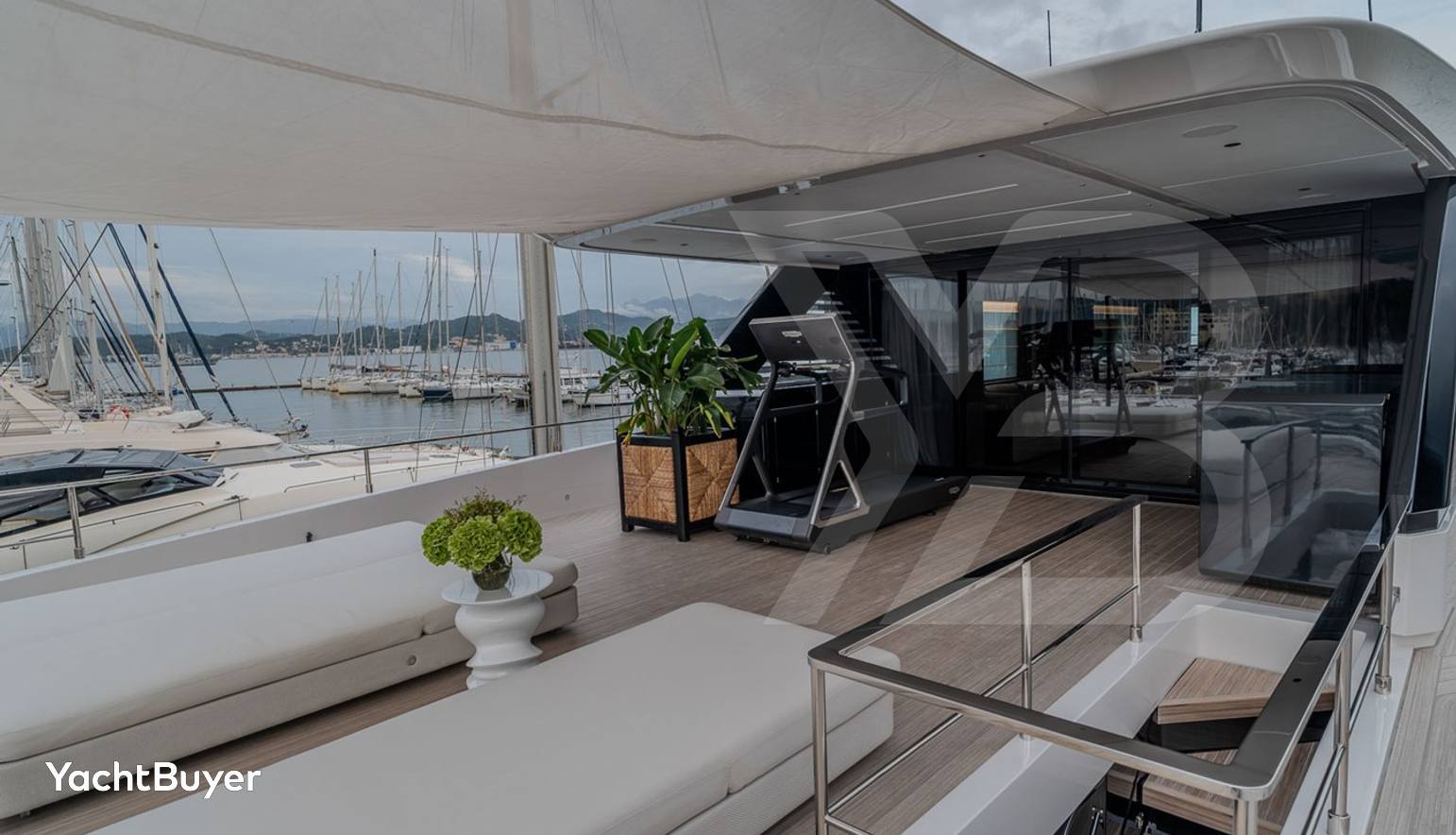 FERRETTI INFYNITO 90