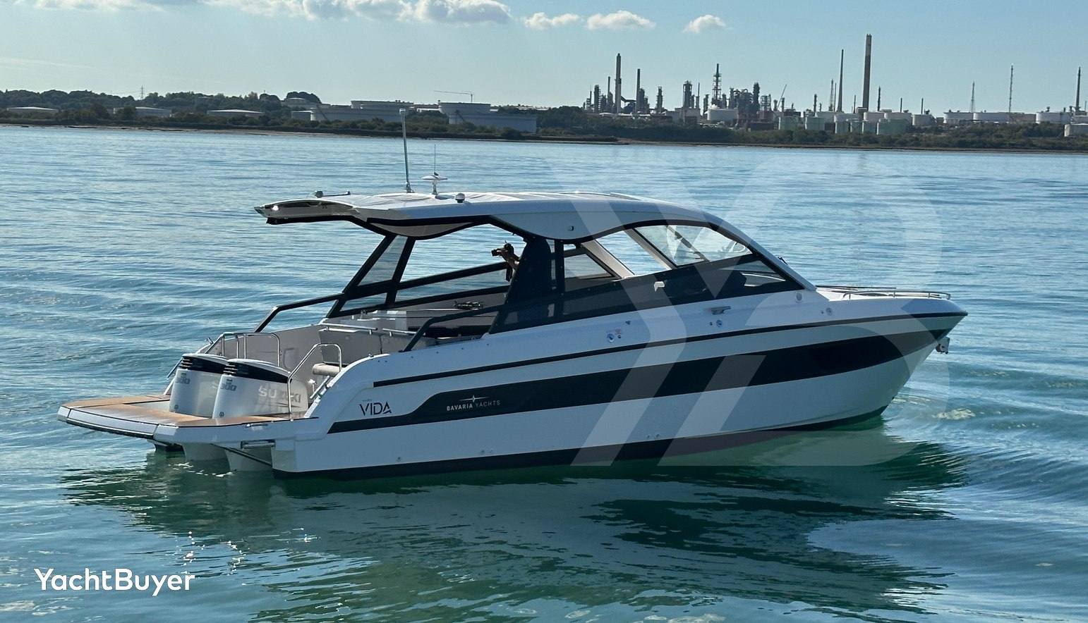 Bavaria Vida 33 Hard Top Layout 2