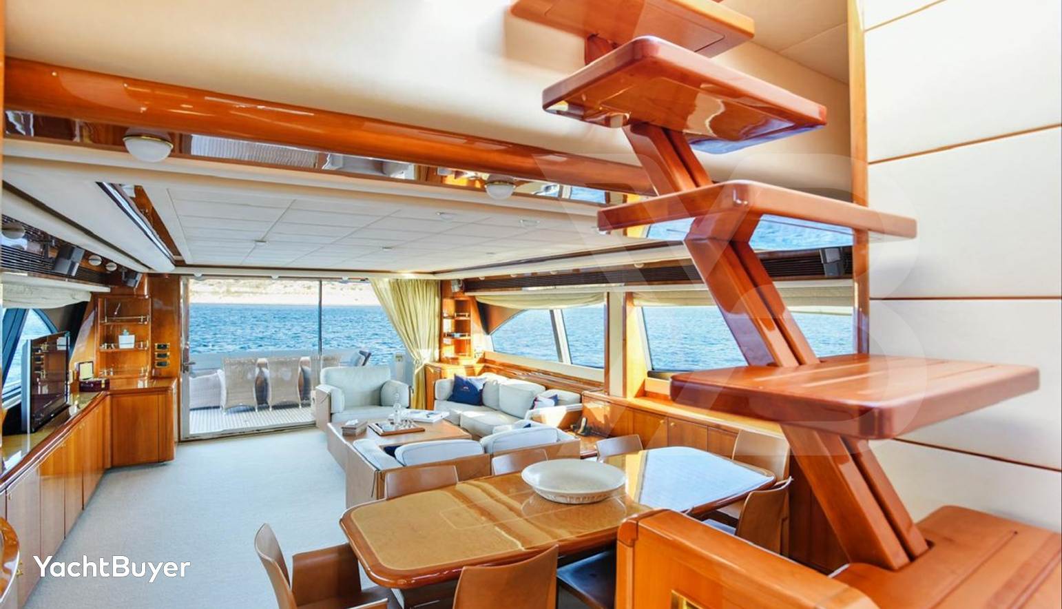 FERRETTI 881