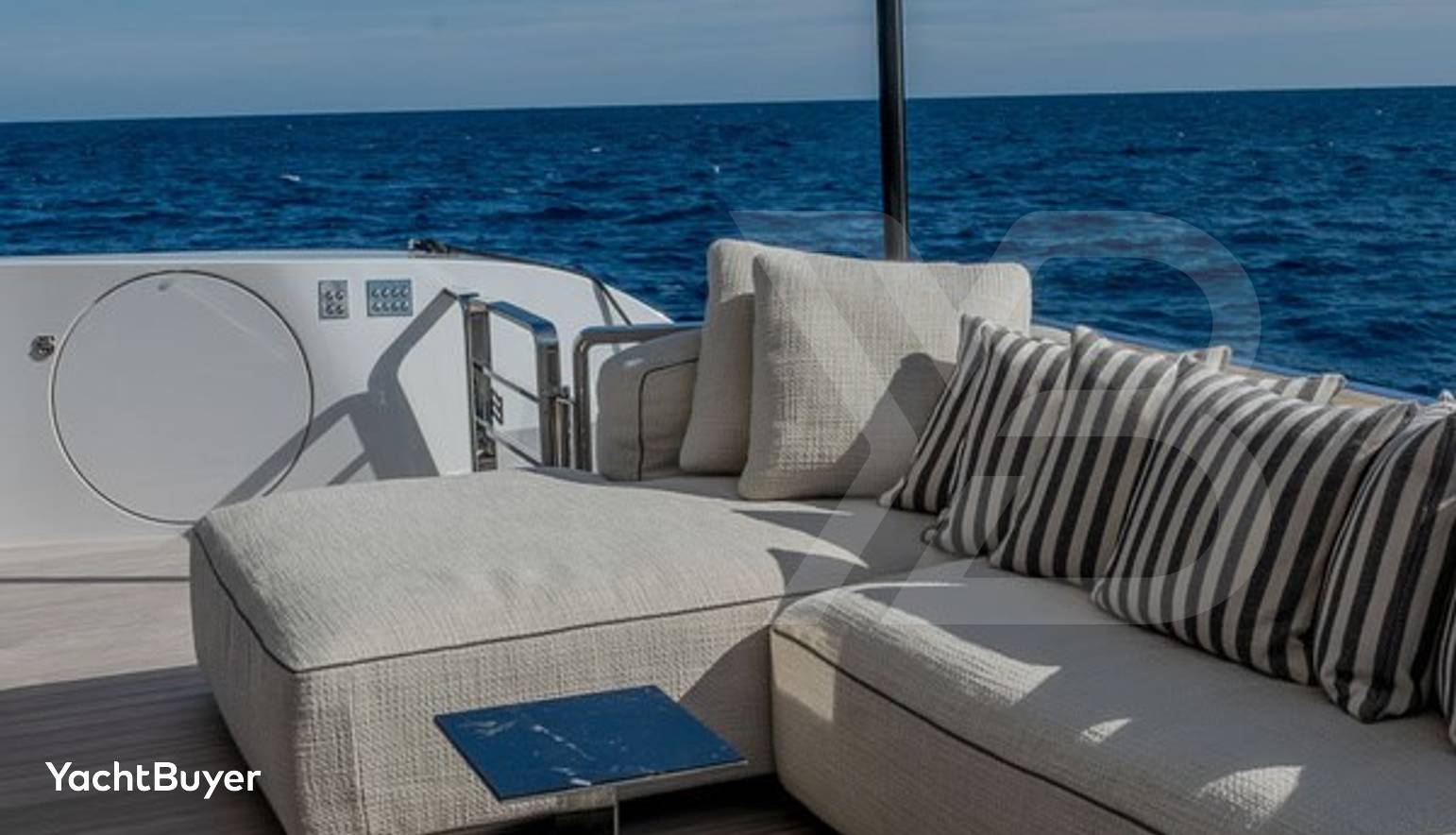 FERRETTI INFYNITO 90