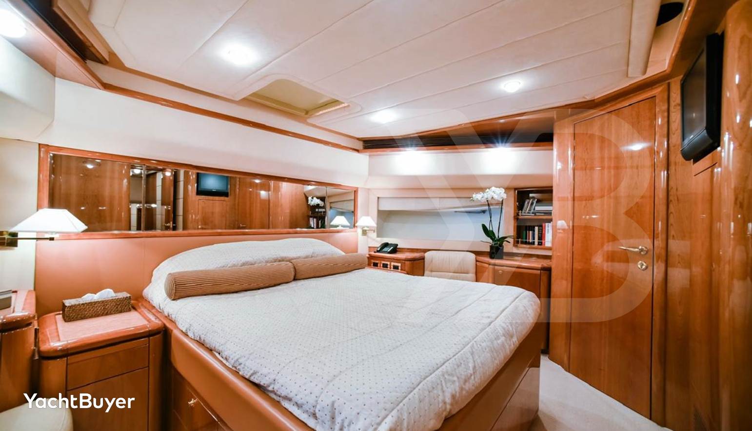 FERRETTI 881