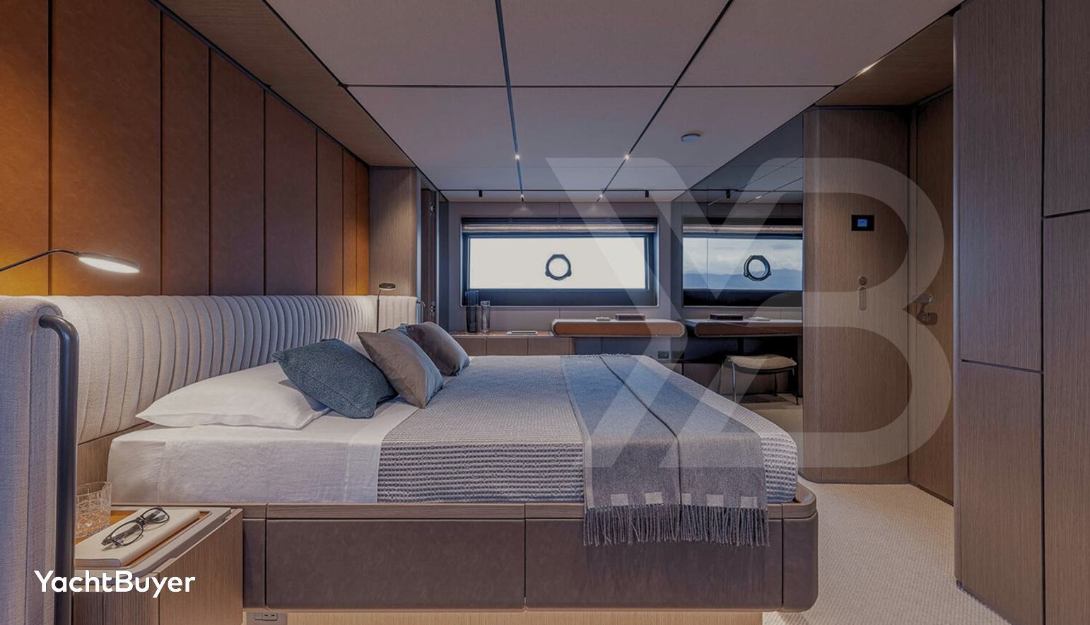 FERRETTI INFYNITO 90