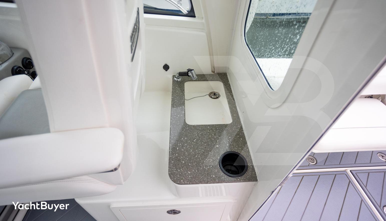 Boston Whaler 285