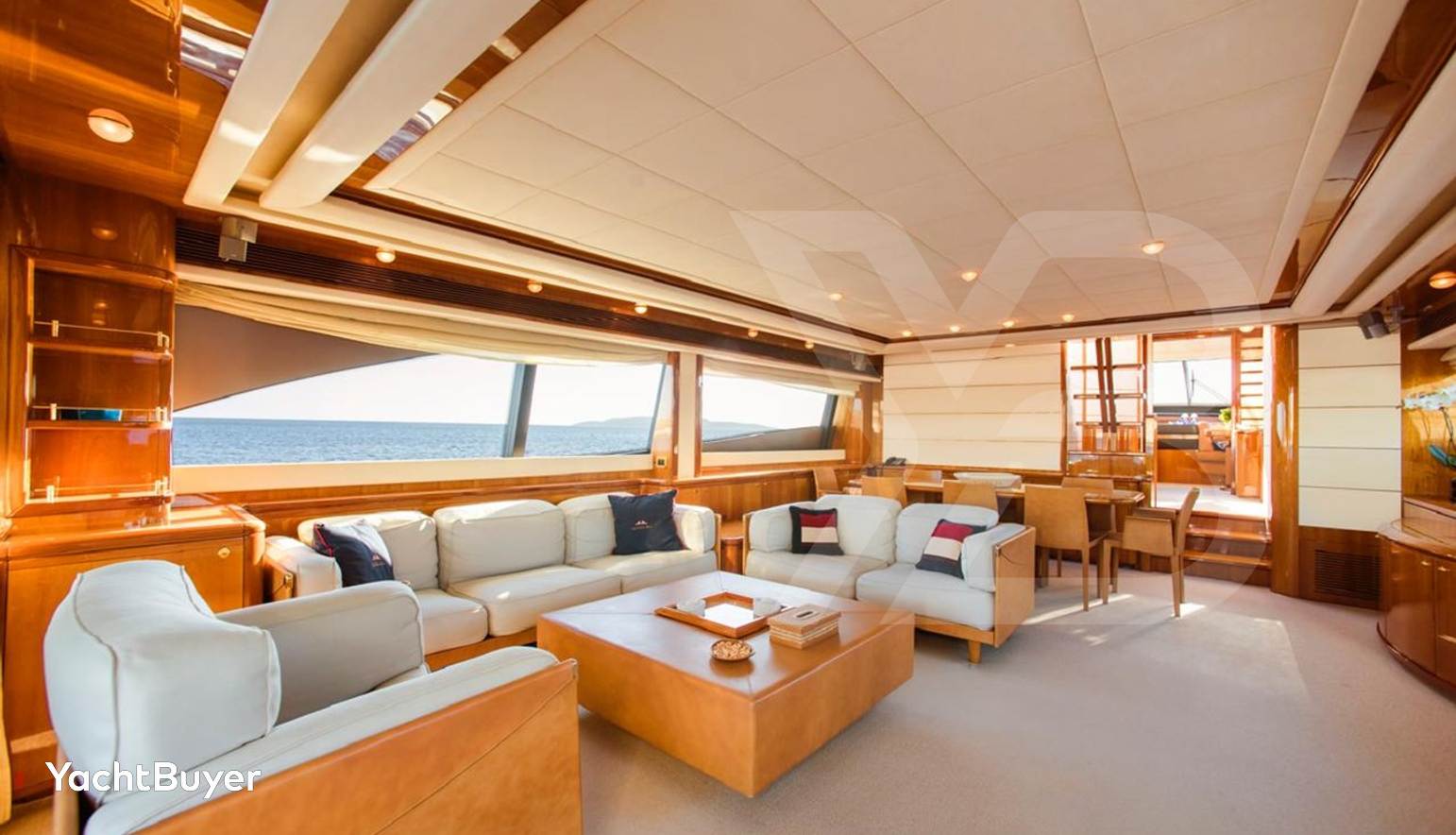 FERRETTI 881
