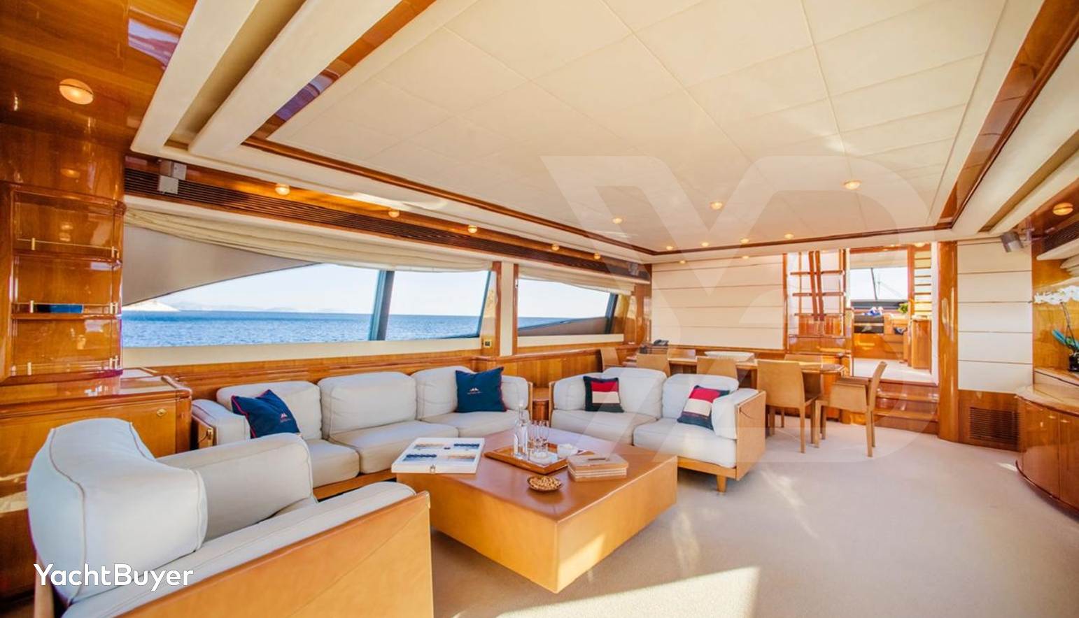 FERRETTI 881