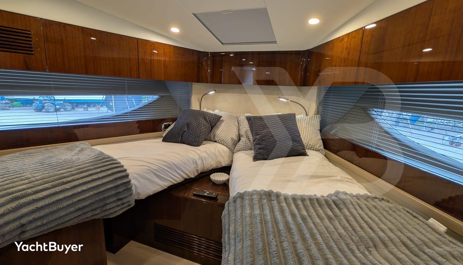 Tender Garage & Hi/Lo Swimplatform