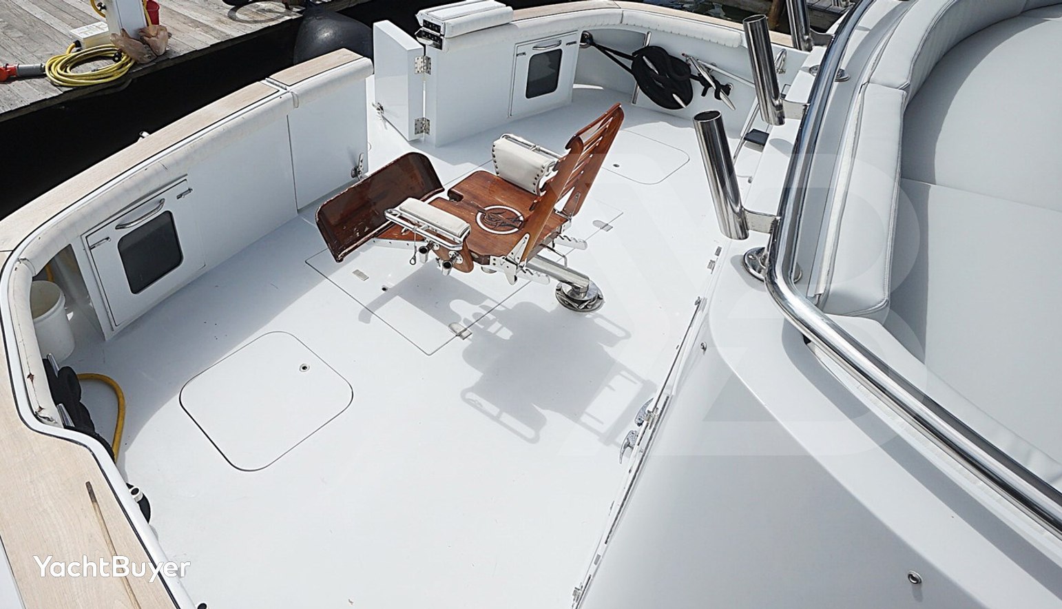 Hatteras 92'