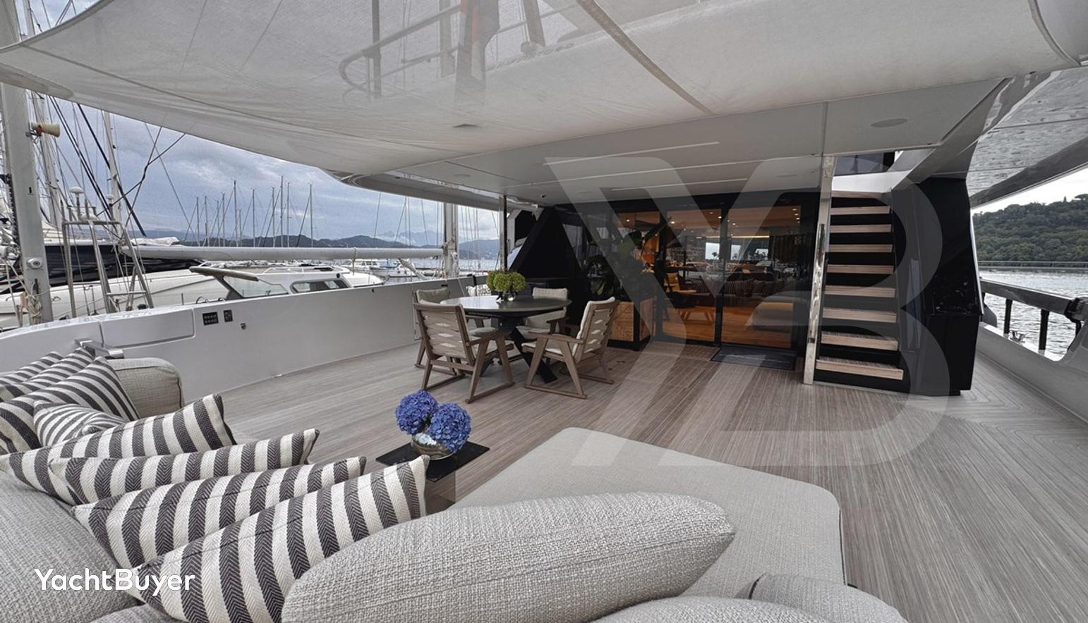 FERRETTI INFYNITO 90