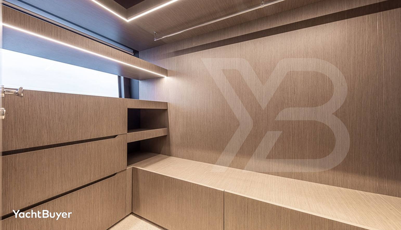 FERRETTI INFYNITO 90