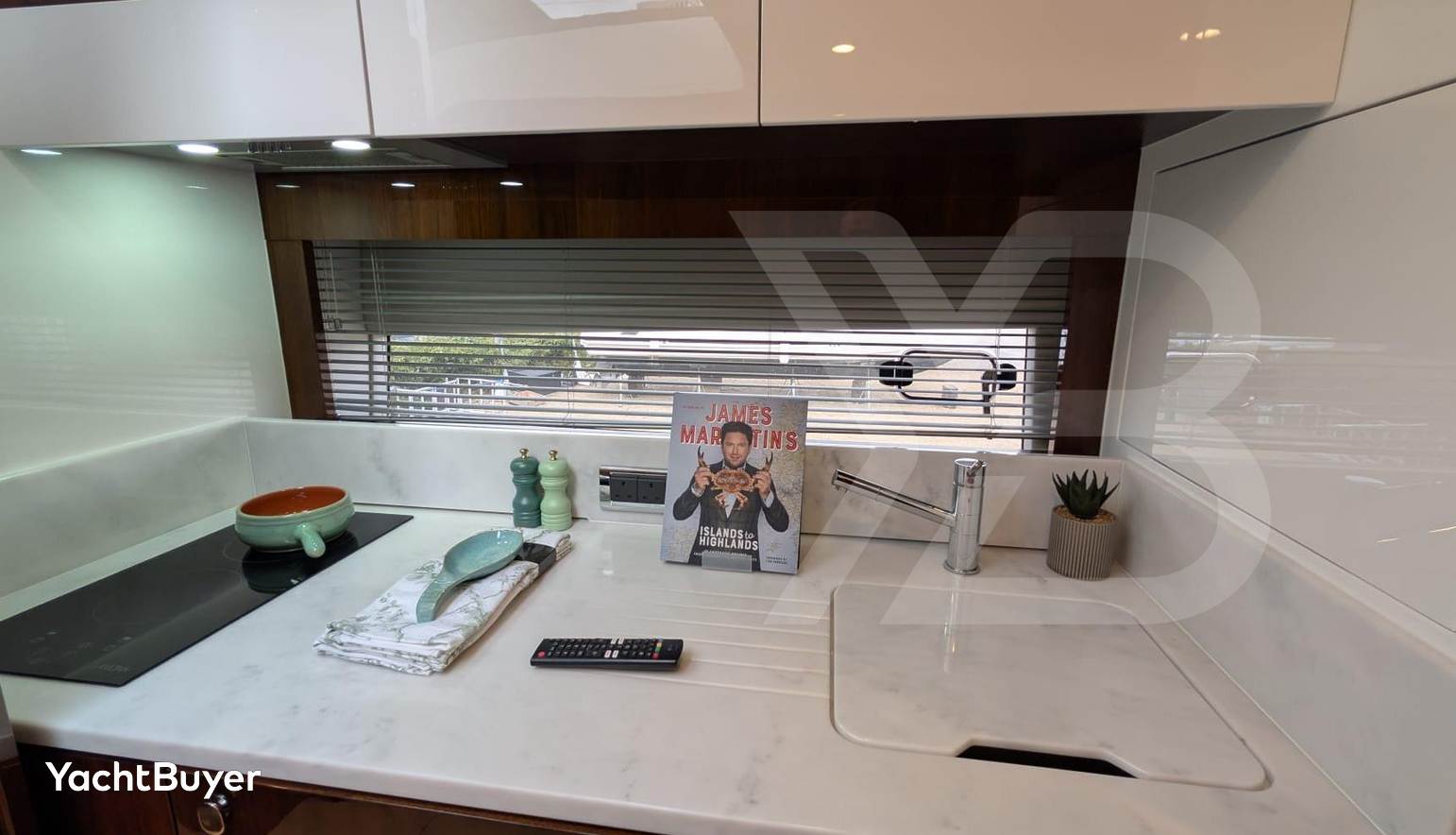 Tender Garage & Hi/Lo Swimplatform