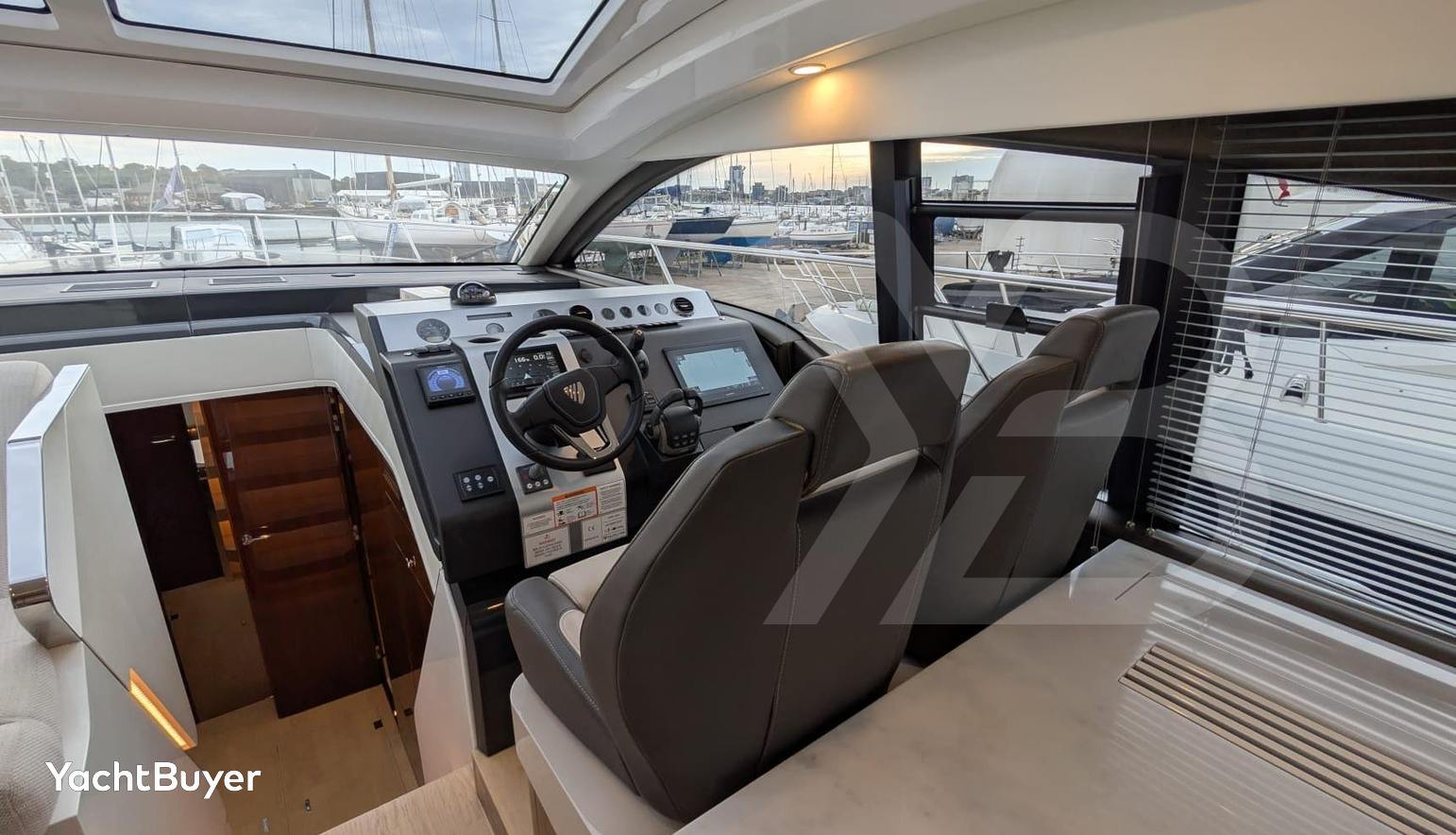 Tender Garage & Hi/Lo Swimplatform