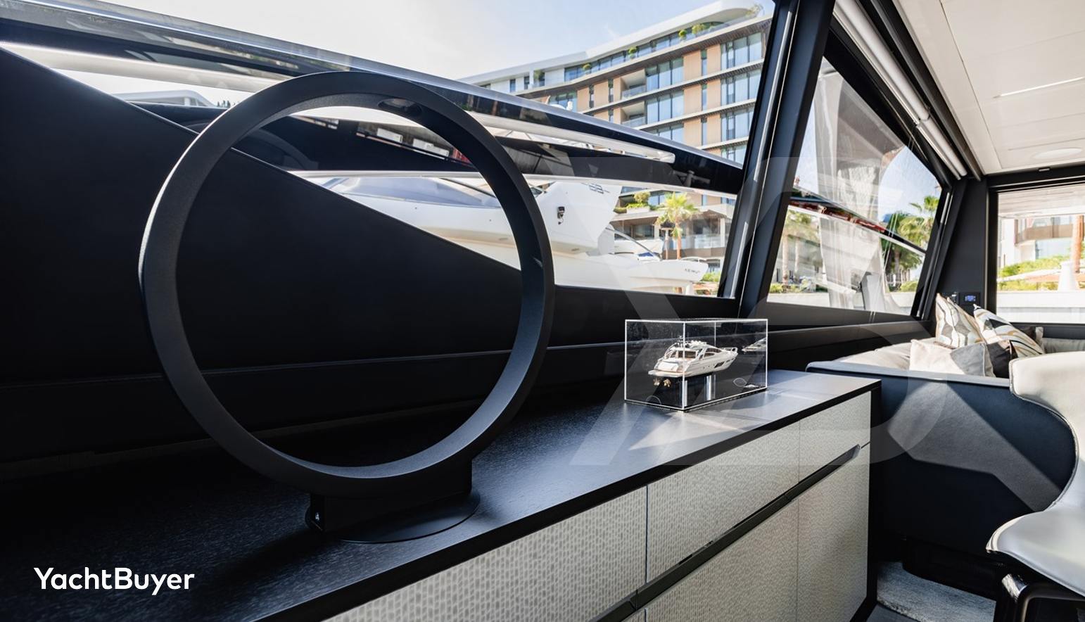 2021 PERSHING 8X
