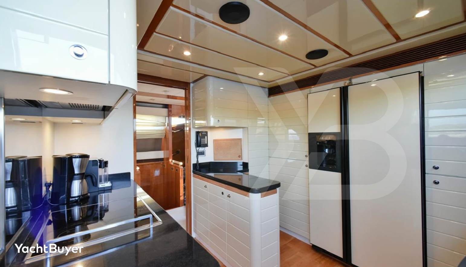 FERRETTI 881
