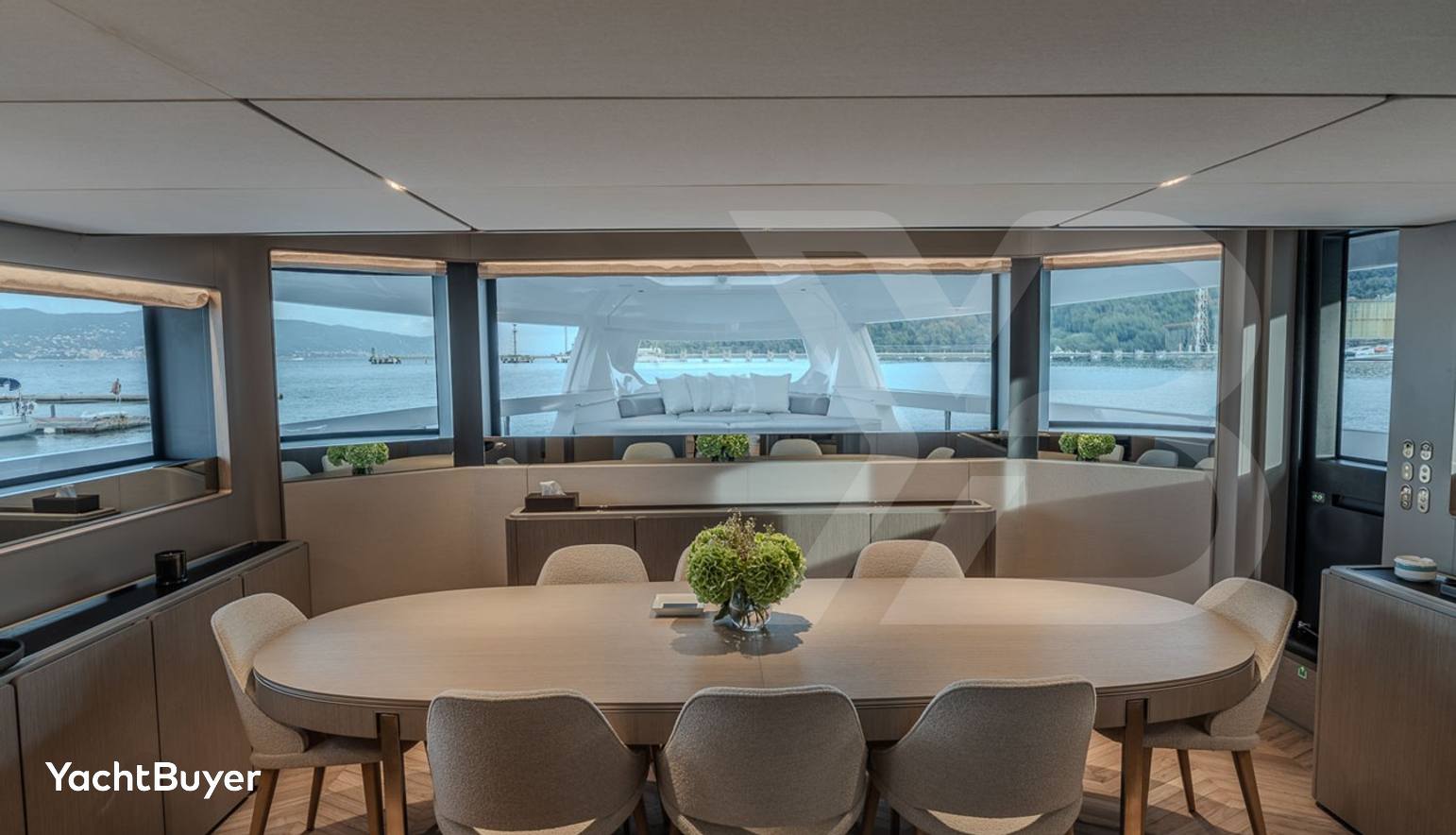 FERRETTI INFYNITO 90