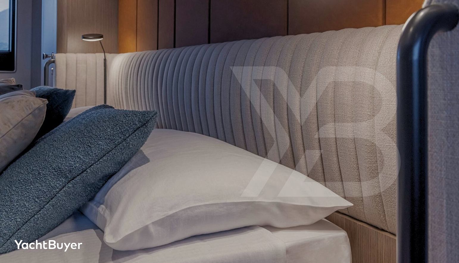 FERRETTI INFYNITO 90