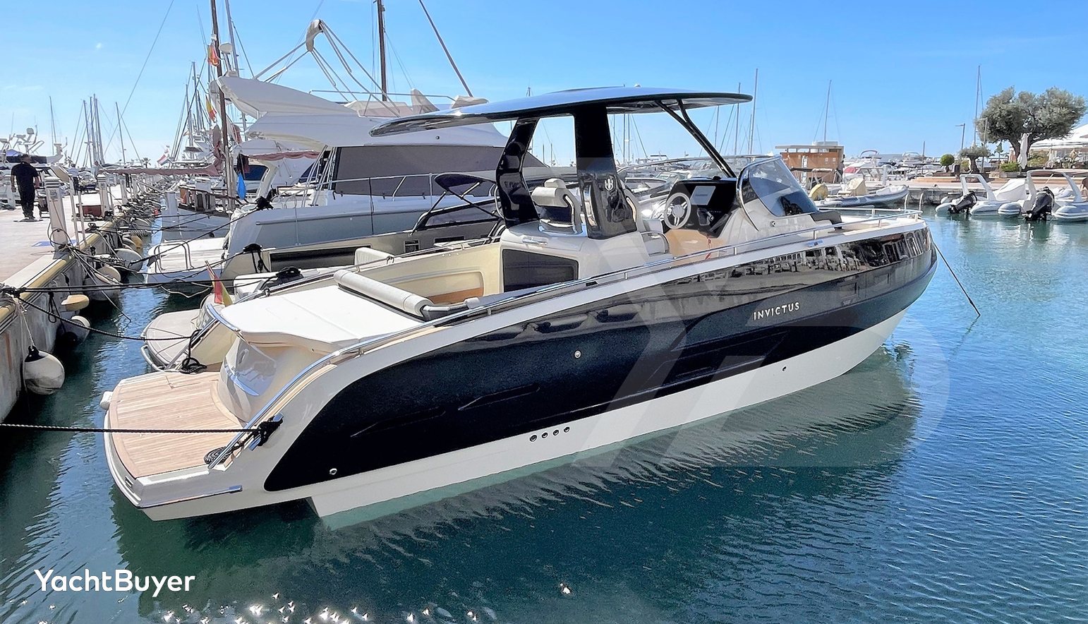 INVICTUS 320 GT