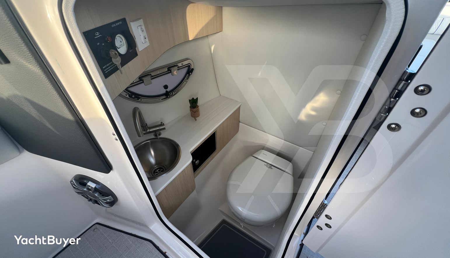 PALMA BOAT SHOW ANGEBOT - SIE SPAREN ÜBER 44.000€ , Regal LS6