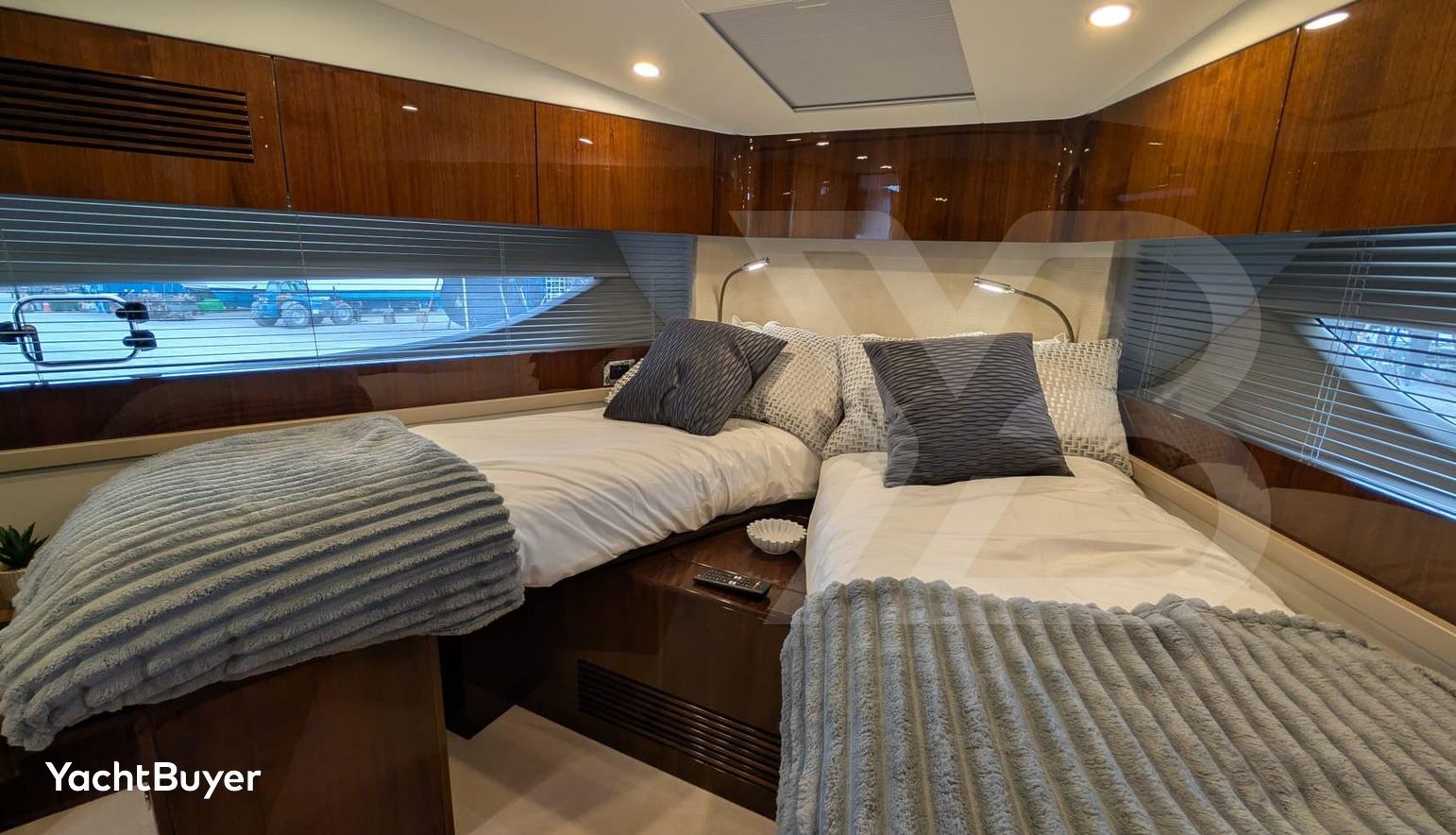 Tender Garage & Hi/Lo Swimplatform