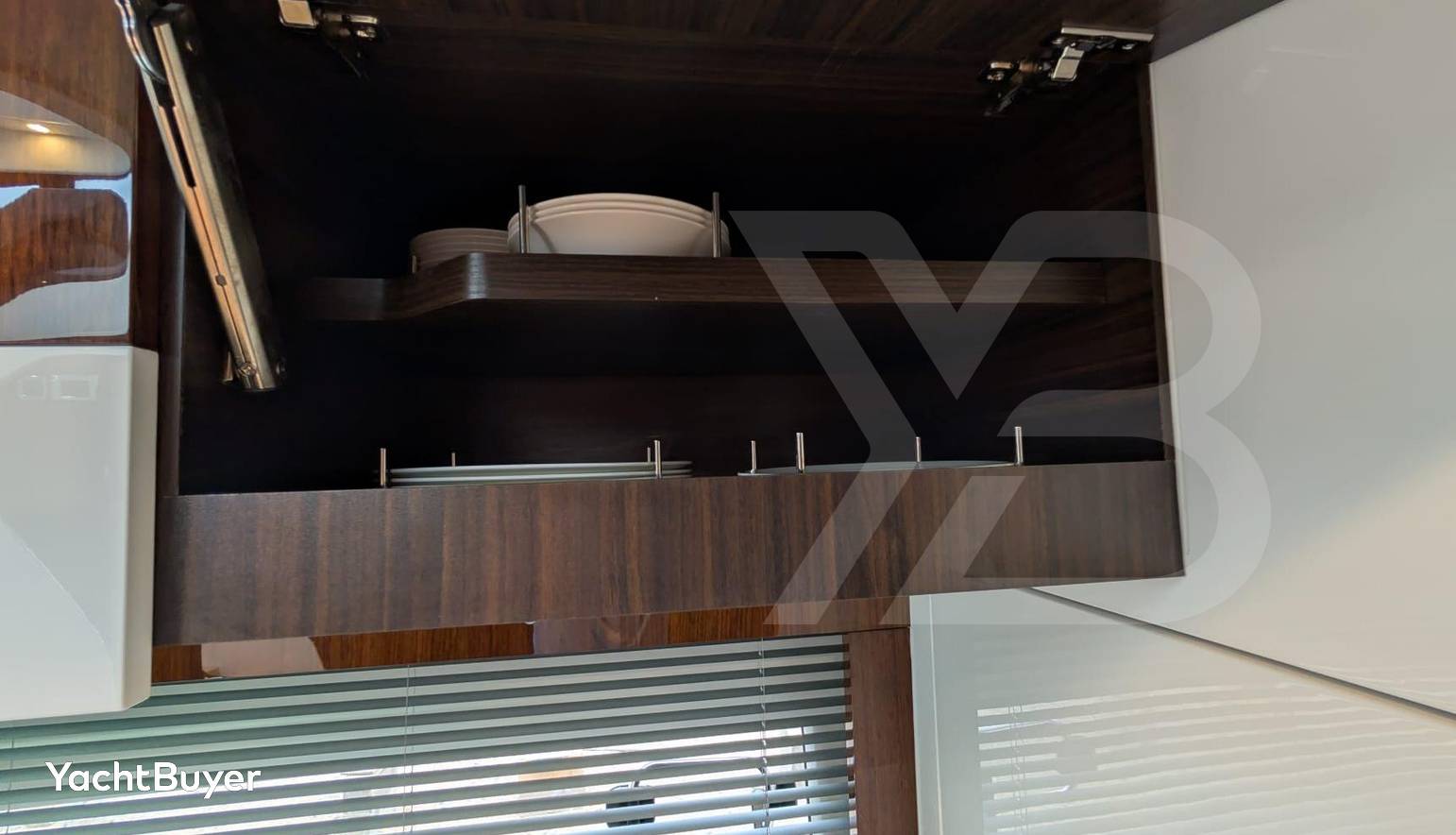 Tender Garage & Hi/Lo Swimplatform