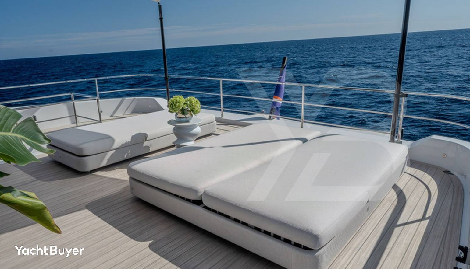 FERRETTI INFYNITO 90