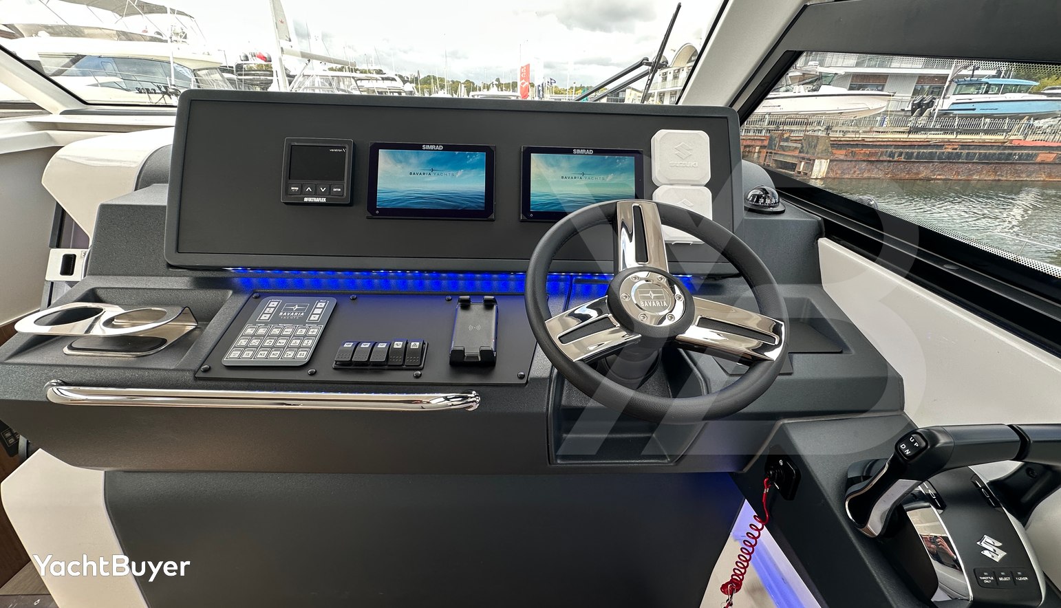 Bavaria Vida 33 Hard Top Layout 2