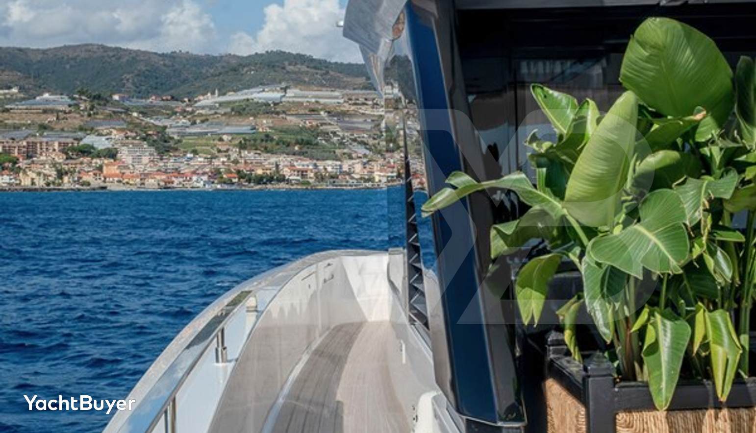 FERRETTI INFYNITO 90