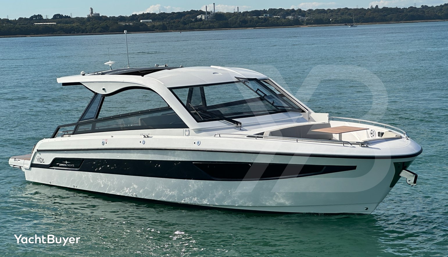 Bavaria Vida 33 Hard Top Layout 2