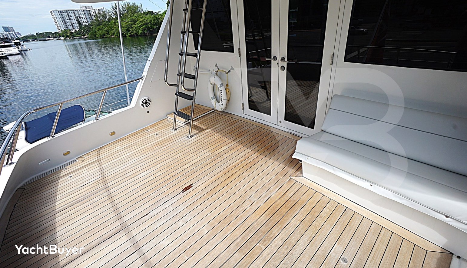 Hatteras 92'