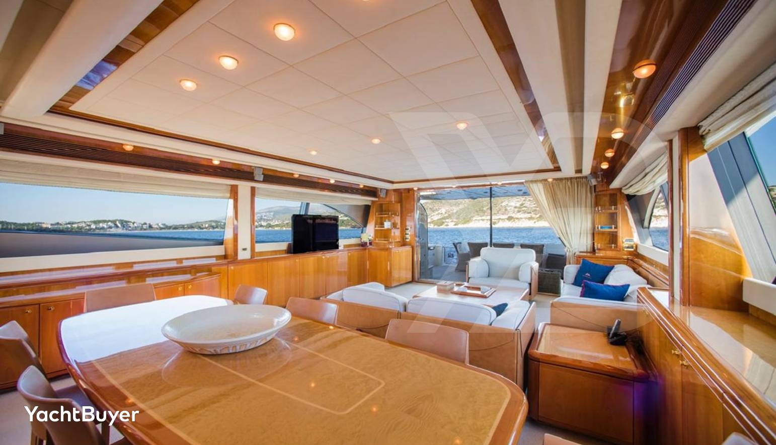 FERRETTI 881