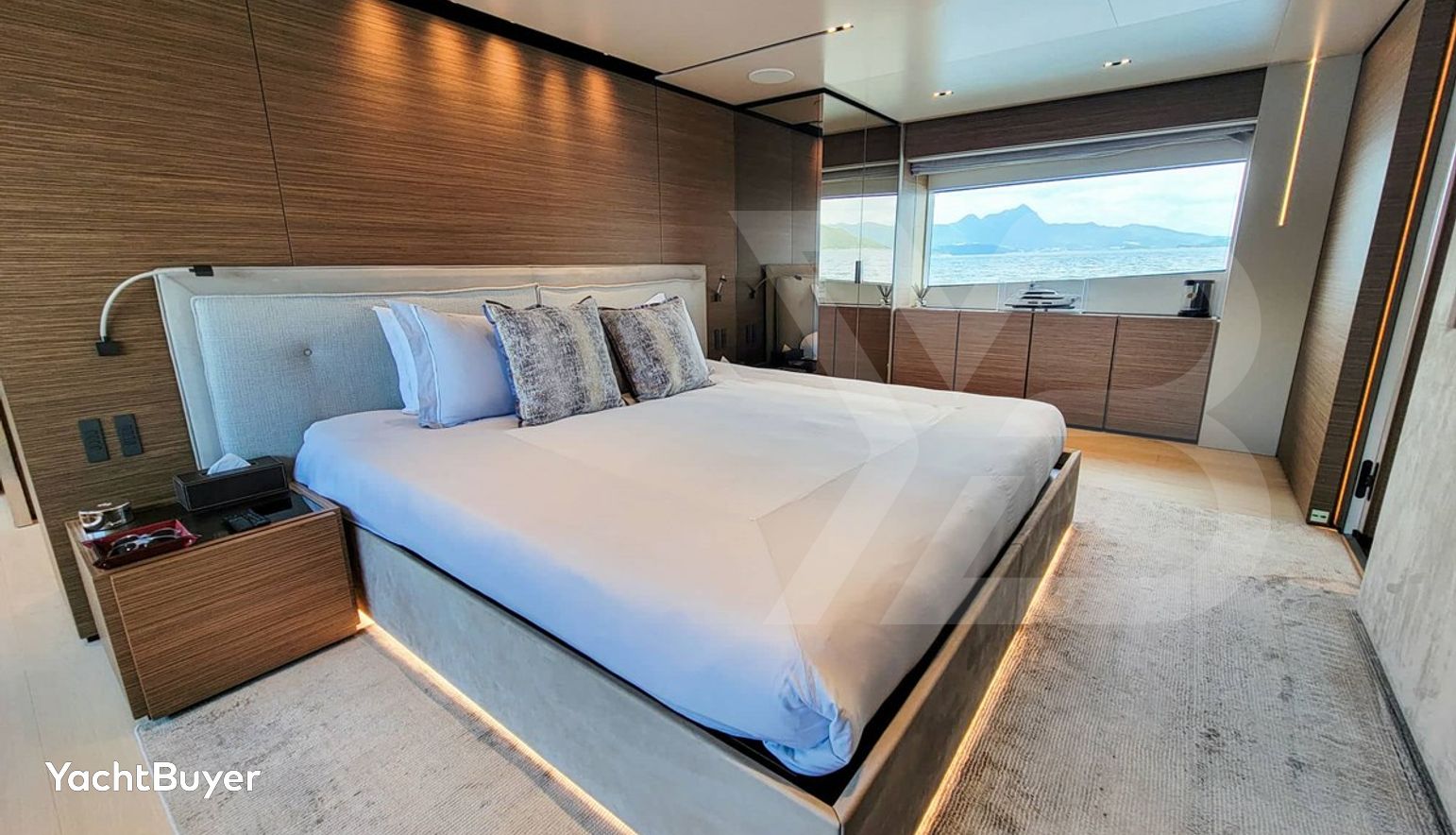 Custom Line Navetta 33, 2019