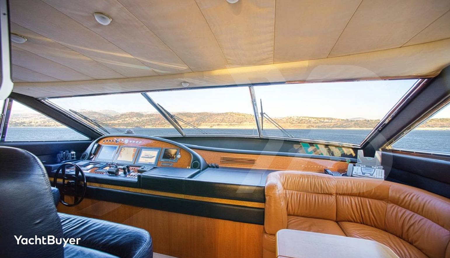 FERRETTI 881