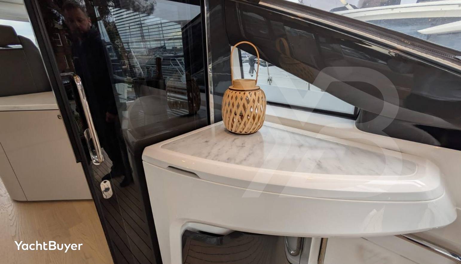 Tender Garage & Hi/Lo Swimplatform