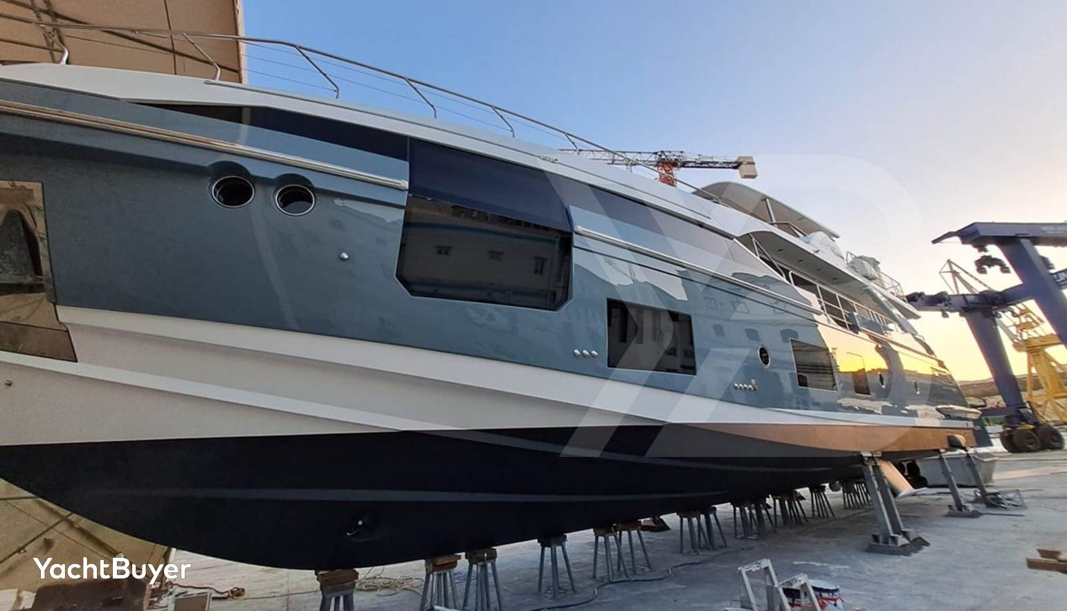 AZIMUT GRANDE 27 METRI  2020